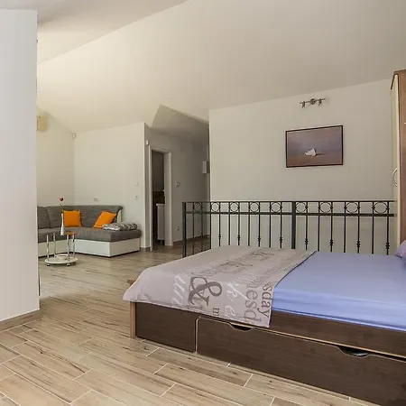Holiday House Tamara 1975 Okrug Gornji