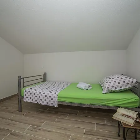 Holiday House Tamara 1975 Okrug Gornji