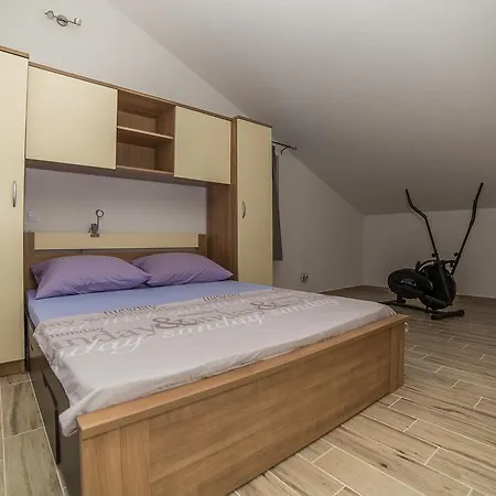 Holiday House Tamara 1975 Okrug Gornji
